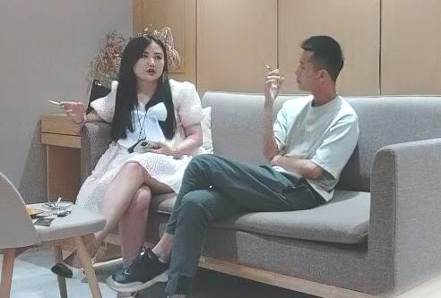 大海浪探 花 肉 肉 身材花臂纹身 少 妇 互摸 舔 奶 调 情抬起双脚正 面 抽 插 扶 着屁 股 后 入 撞 击 骑 乘 上 下 套 弄