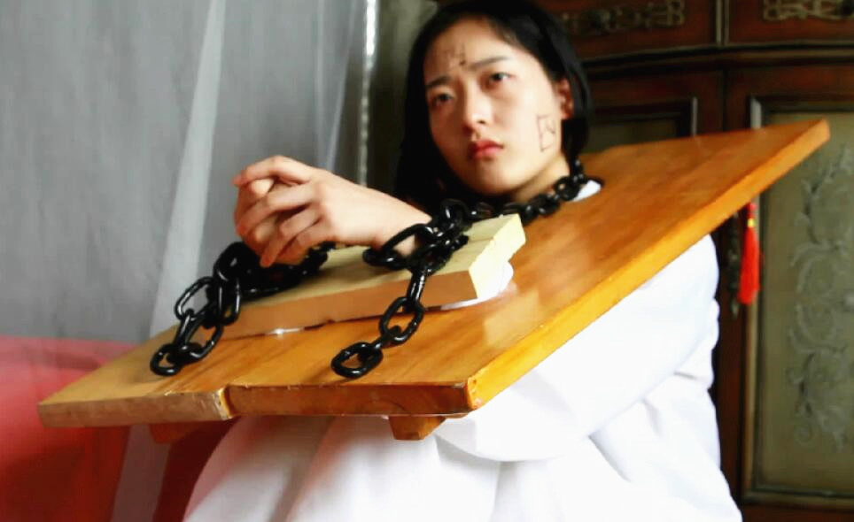 稀有资源国产原创首部古装自拍S M新作 沉 冤 难雪美女冤 枉入狱 性 罚 被看守虐 操